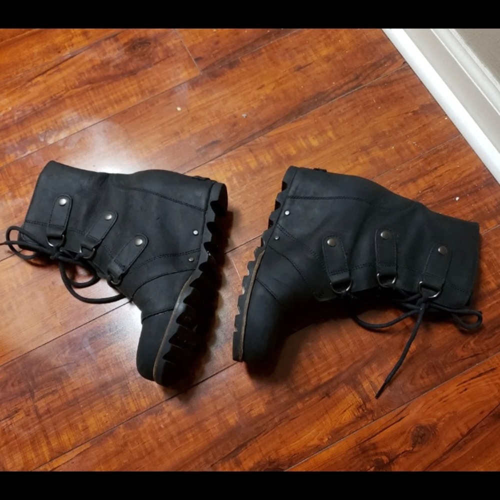 Gently used Sorel lace up boots